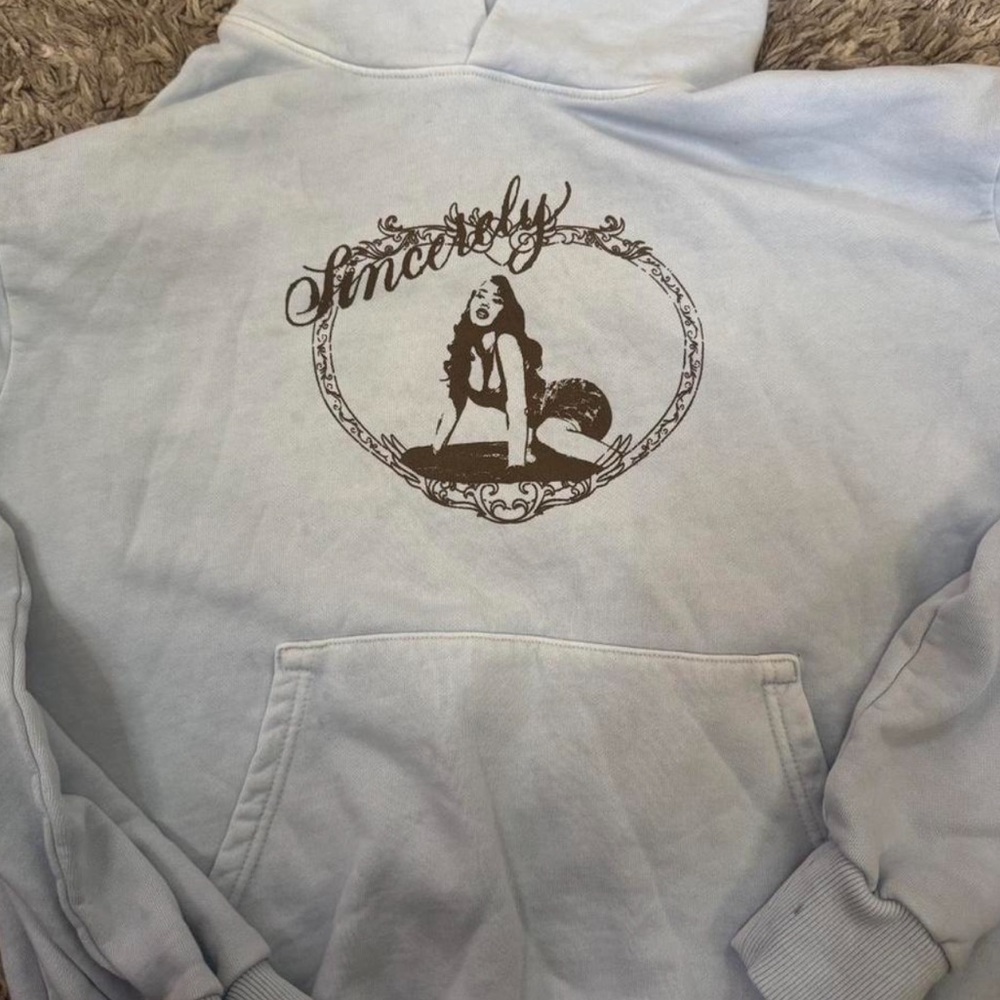 Kali uchis tour merch